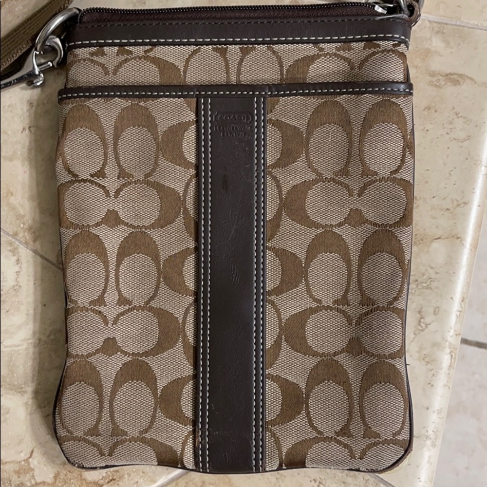 Coach Cross Body Signature bag - Picture 9 of 12